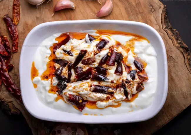 How Are Yogurt and Olive Oil Used in Turkish Appetizers?