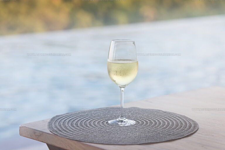 5 White Wine Substitutes That Still Add Depth